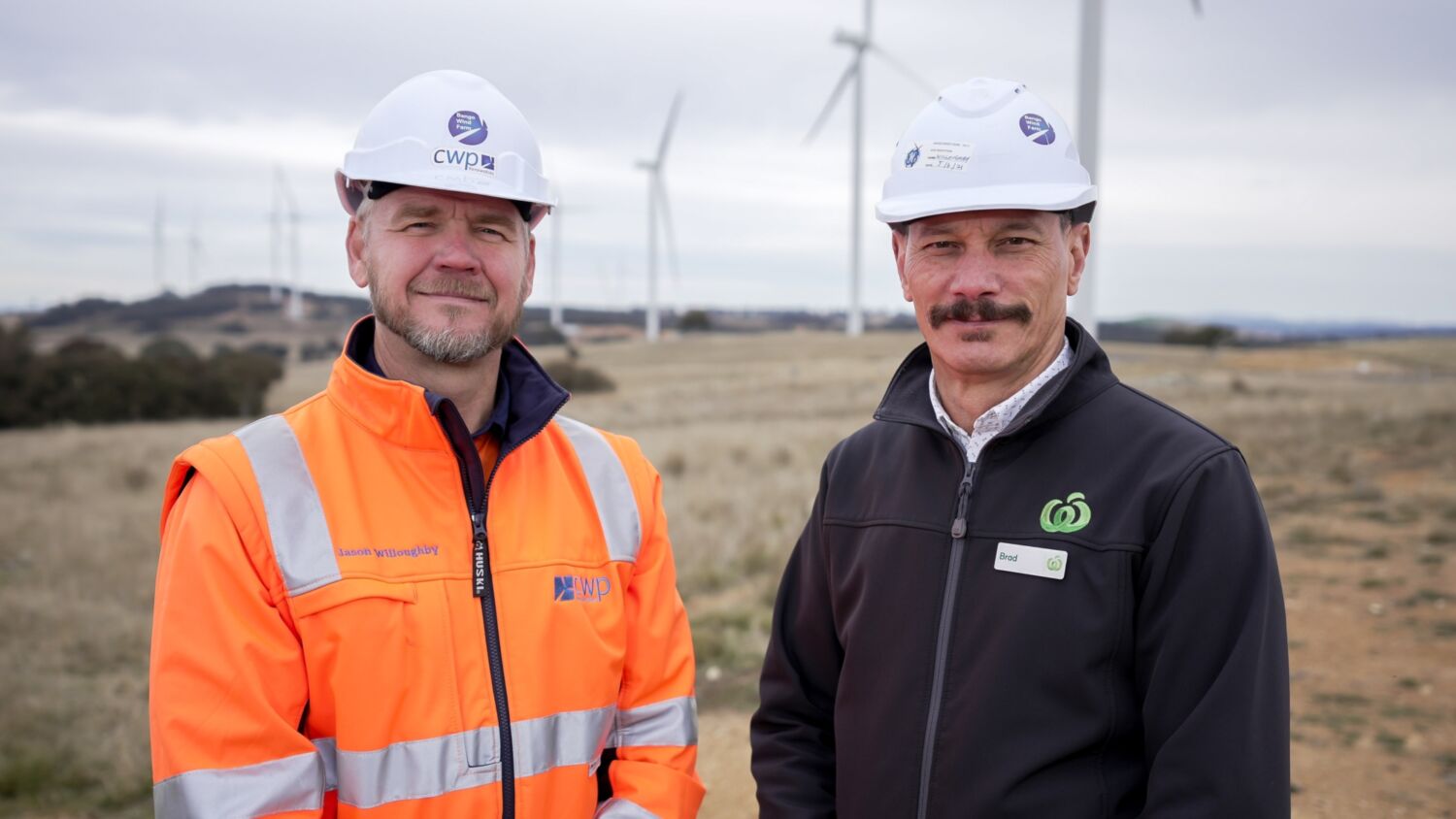 CWP Renewables CEO Jason Willoughby with Woolworths Yass Store Manager Brad Shaw