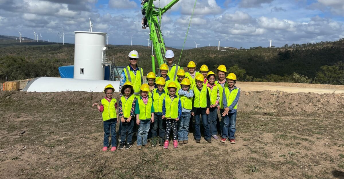 News – Clarke Creek Wind Farm Hosts Local School Students