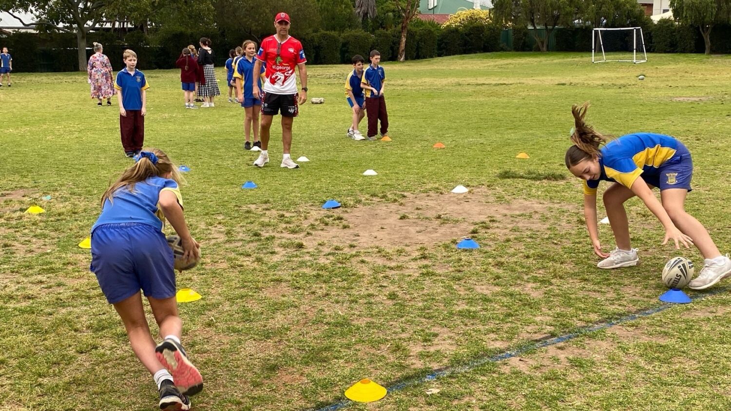 240926 Dragons visit Wellington schools for NAIDOC Week